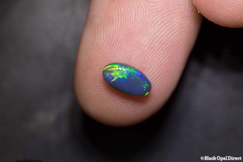 0.91 ct black opal 8.6x5x3mm - Image 3