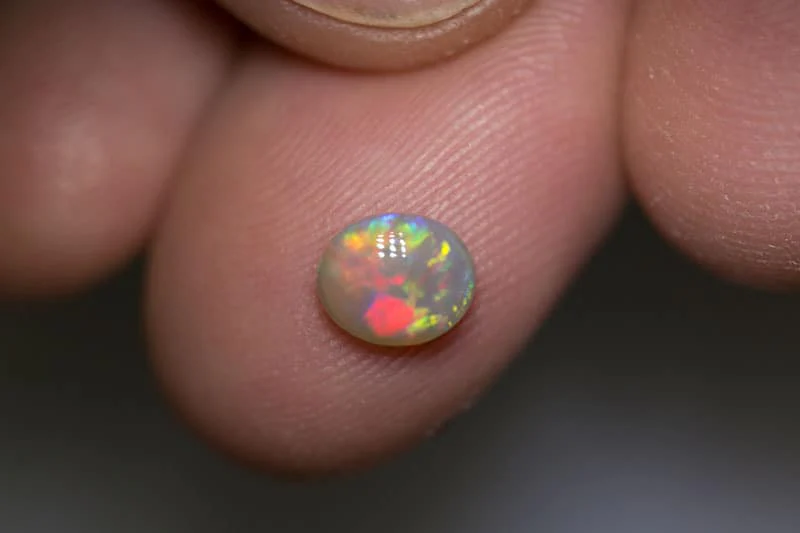 0.91 ct dark opal 7x6x3mm - Image 3