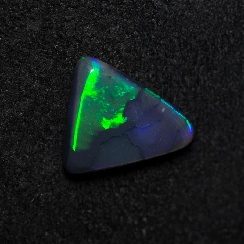 0.92 ct black opal 8.4x7.7x2.6mm - Image 3