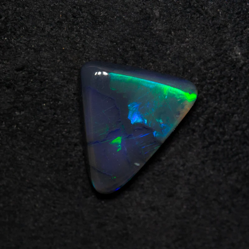 0.92 ct black opal 8.4x7.7x2.6mm - Image 4