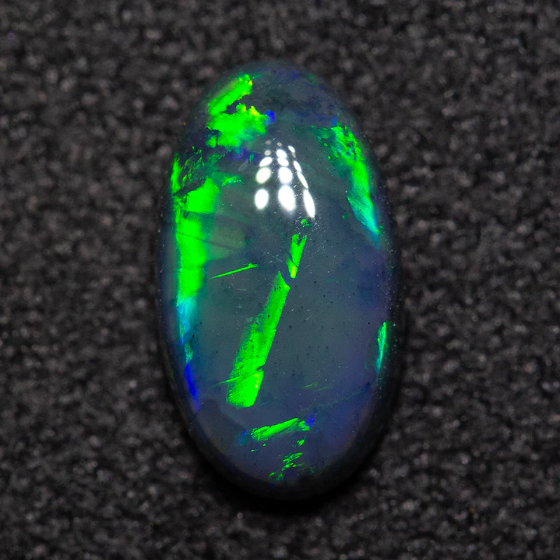 0.92 ct black opal 8.6x4.9x3.2mm - Image 3
