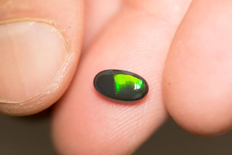 0.92 ct black opal 9x5x3mm - Image 3