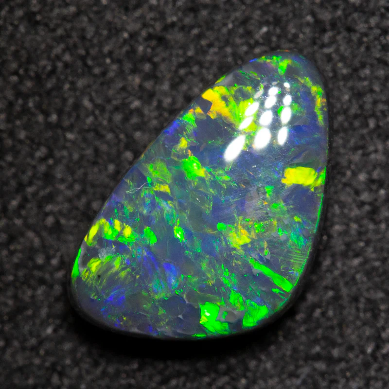 0.93 ct black opal 9.1x5.6x3mm - Image 2