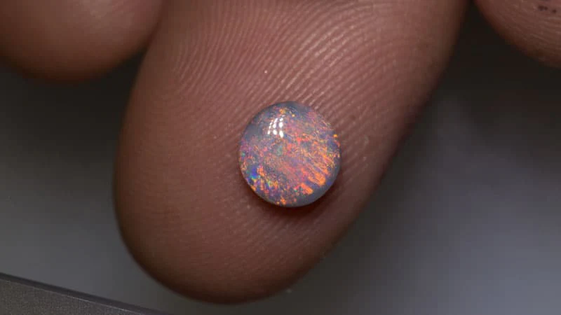 0.93 ct dark opal 7x6x3mm - Image 2