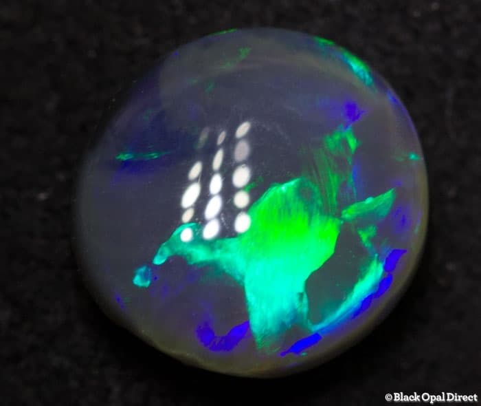 0.93 ct semi black opal 7x7x3mm - Image 2