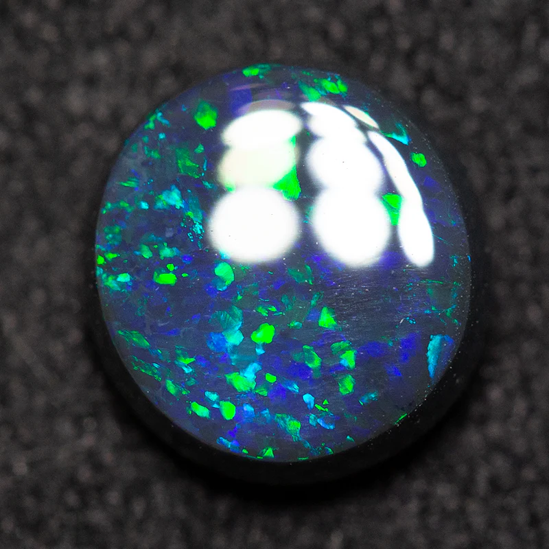 0.94 ct black opal 6.9x6.6x3mm - Image 2