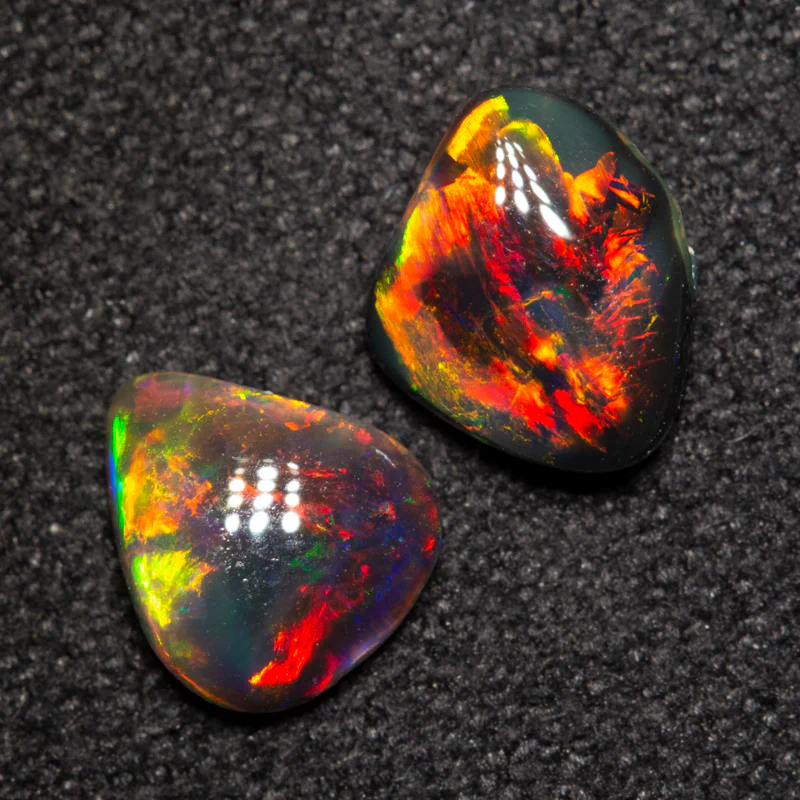 0.94 ct black opal pair 6.9x5.9x2.4mm - Image 2