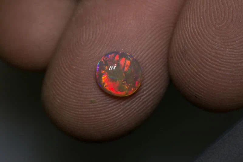 0.94 ct gem double sided crystal opal 7mm round x 3mm - Image 4