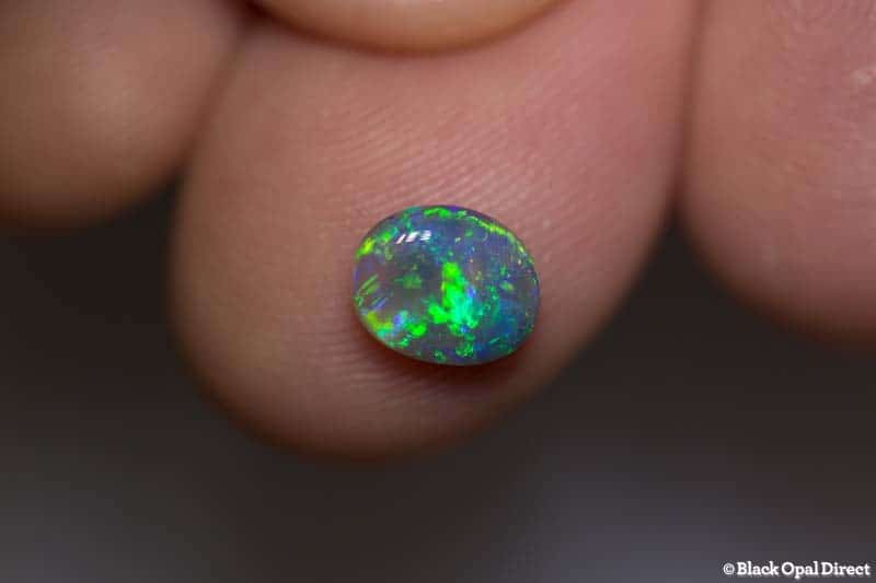 0.94 ct semi black opal 7x6x3mm - Image 2