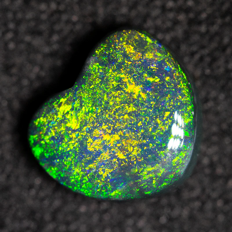 0.95 ct black opal 6.6x7.1x3.2mm - Image 2
