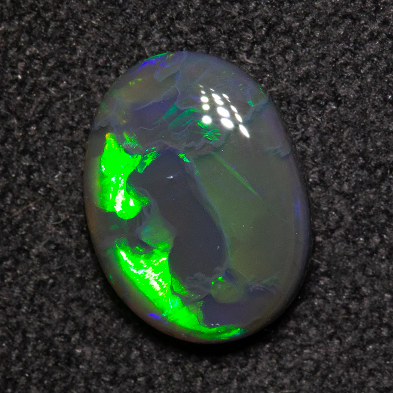 0.95 ct black opal 8.6x6.5x2.6mm - Image 2