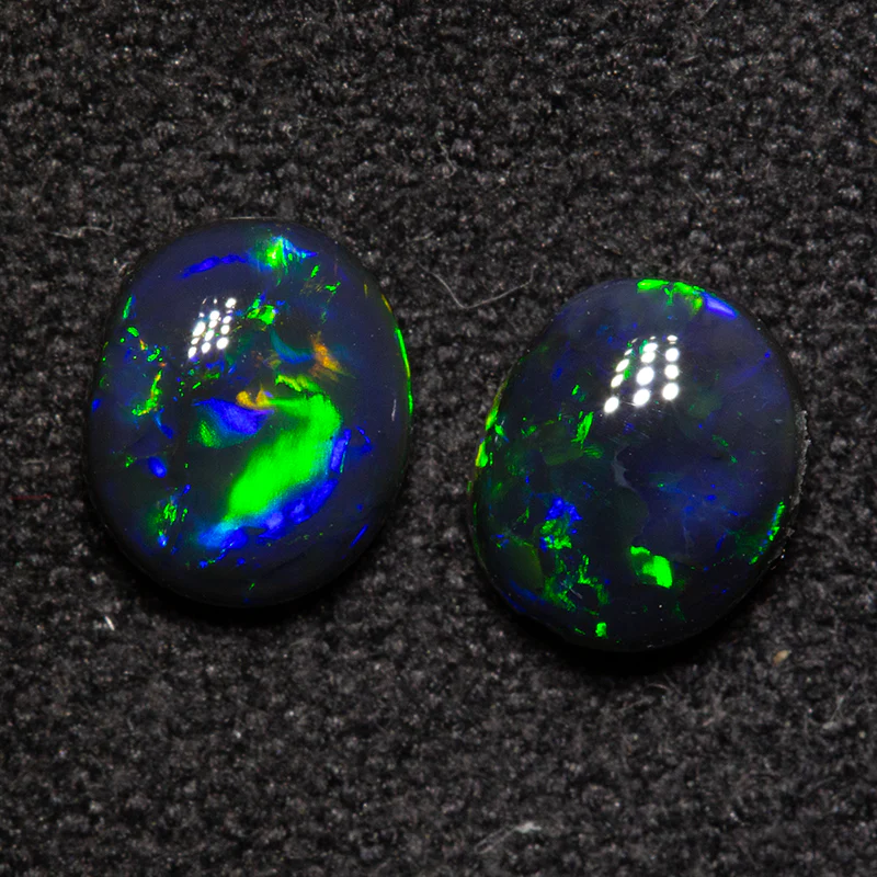 0.95 ct black opal pair 6x5x2.5mm - Image 2
