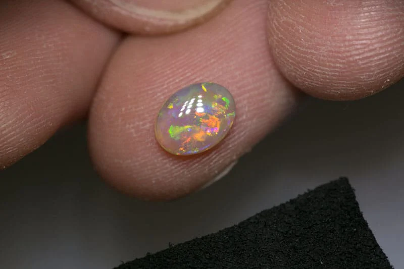 0.97 ct crystal opal 8x6x2.5mm - Image 2