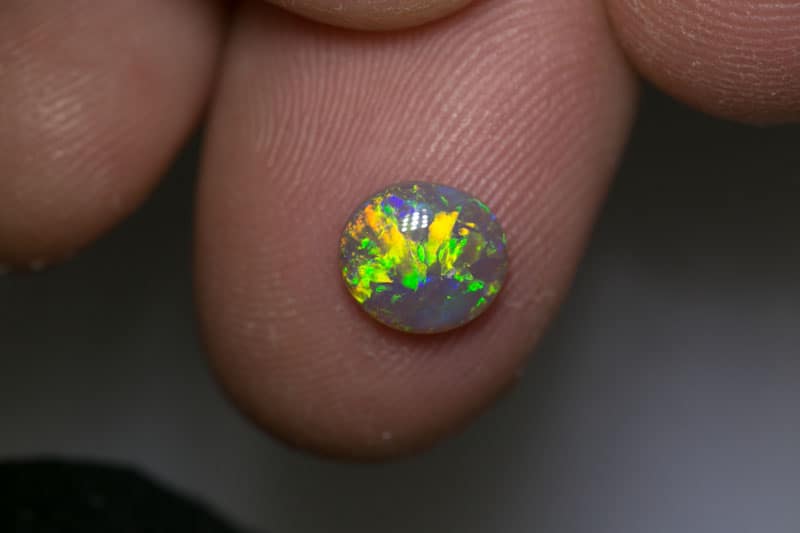 0.97 ct dark opal 8x7x2.5mm - Image 3