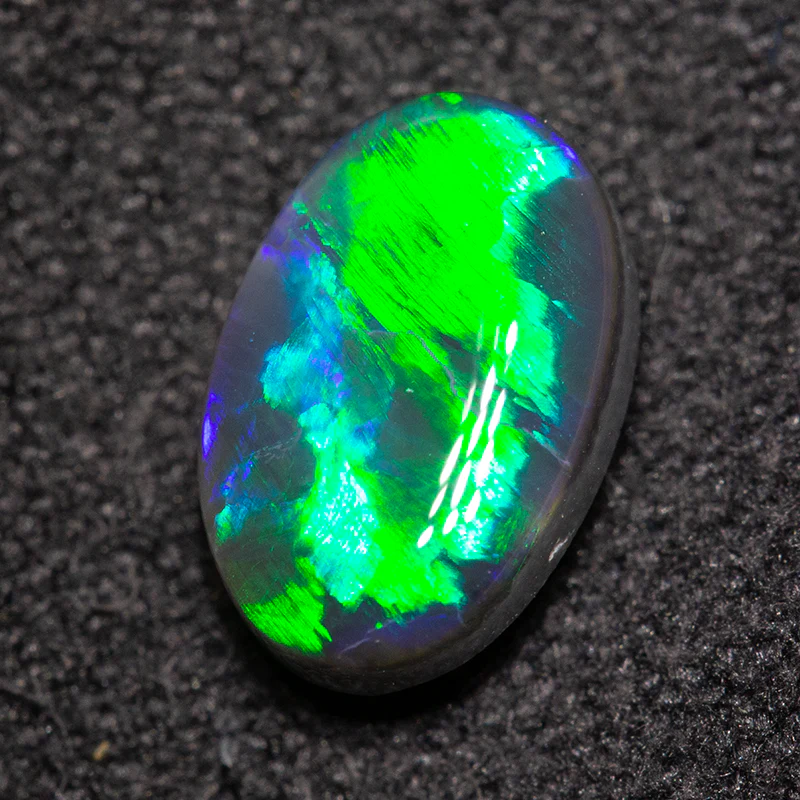 0.98ct black opal 8.3x5.5x3mm - Image 2