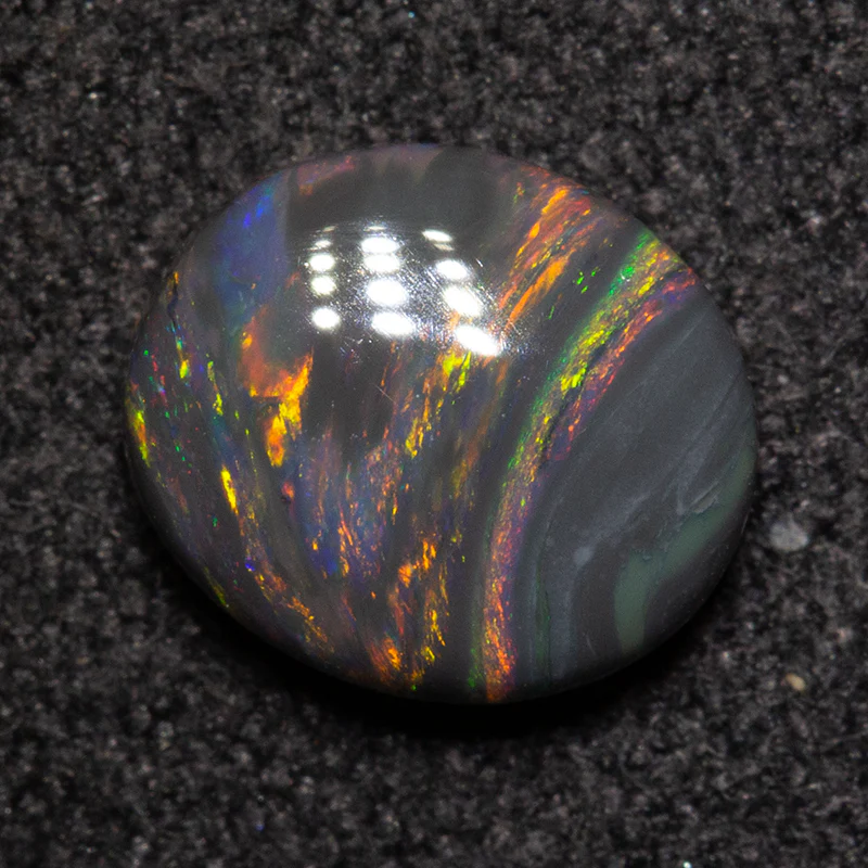 0.99 ct black opal 7.6x6.5x3mm - Image 2