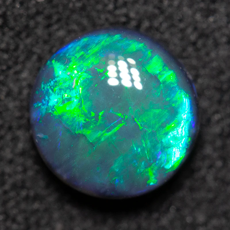 1.03 ct black opal 7x7x3mm - Image 2