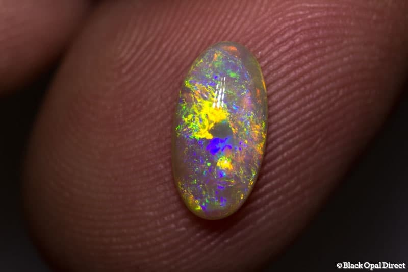 1.04 ct white opal 10x5.5x3mm - Image 2