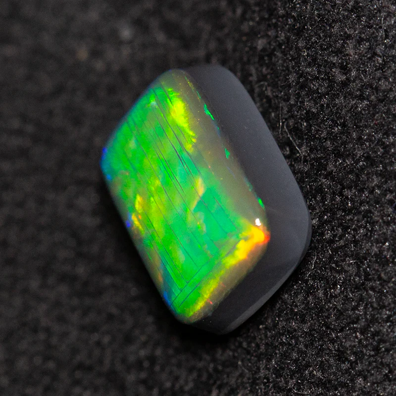 1.06 ct black opal 7.8x5.5x2.8mm - Image 2