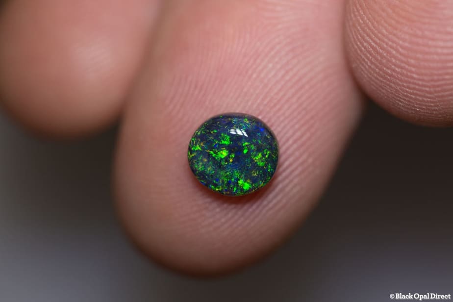 1.06 ct black opal 7x6x3mm - Image 2