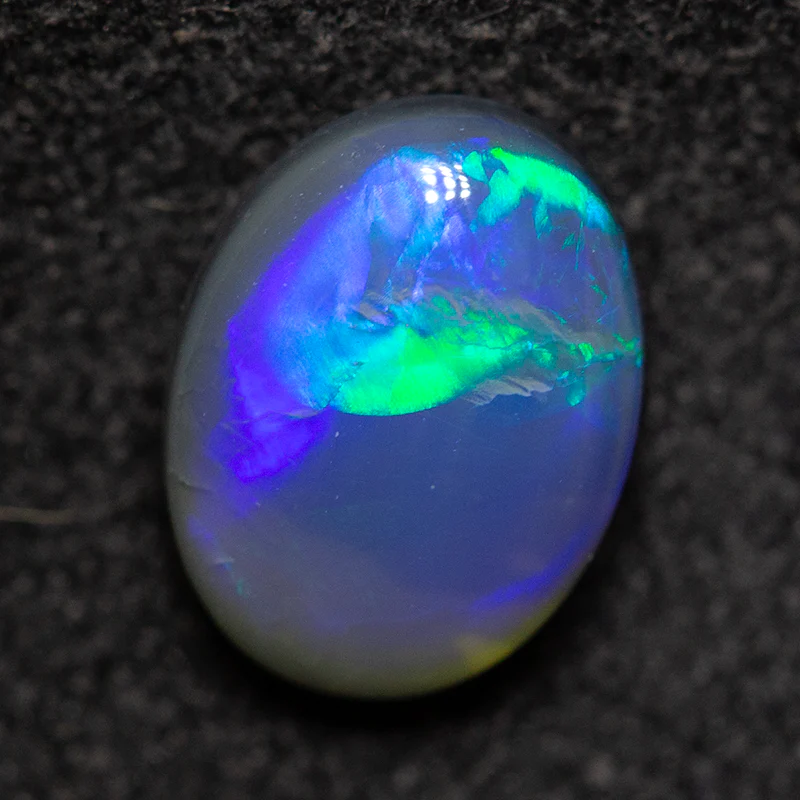1.08 ct black opal 7.9x6x3.7mm - Image 2