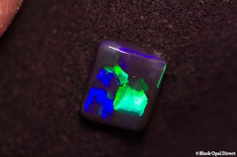 1.09 ct black opal cushion cut 8x6.5x2mm - Image 2
