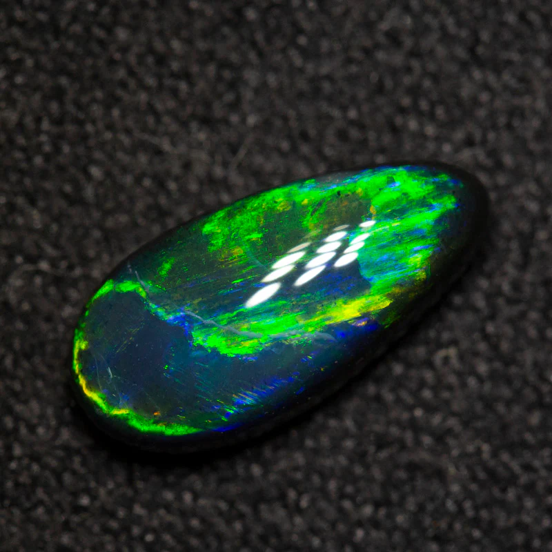 1.12 ct black opal 10.4x5x3.6mm - Image 2
