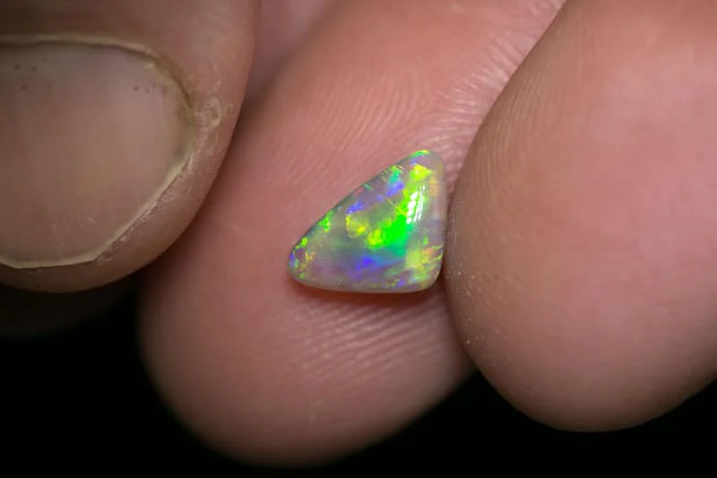 1.22 ct dark opal triangle 9.5x5x3.5mm - Image 2
