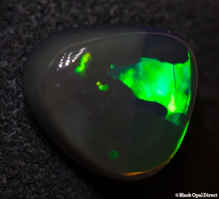 1.28 ct baroque black opal 8x7x3mm - Image 2