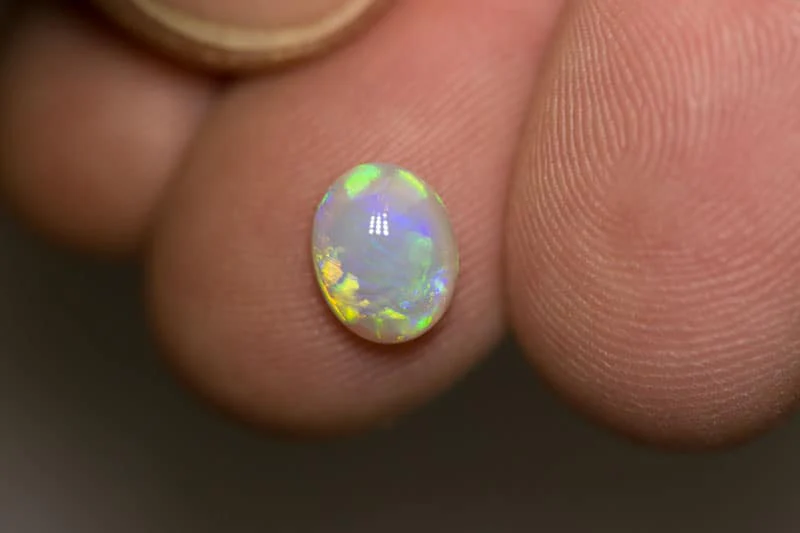 1.31 ct white opal 8x6.5x3mm - Image 3
