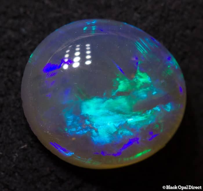 1.33 ct crystal opal 9x8x3mm - Image 2