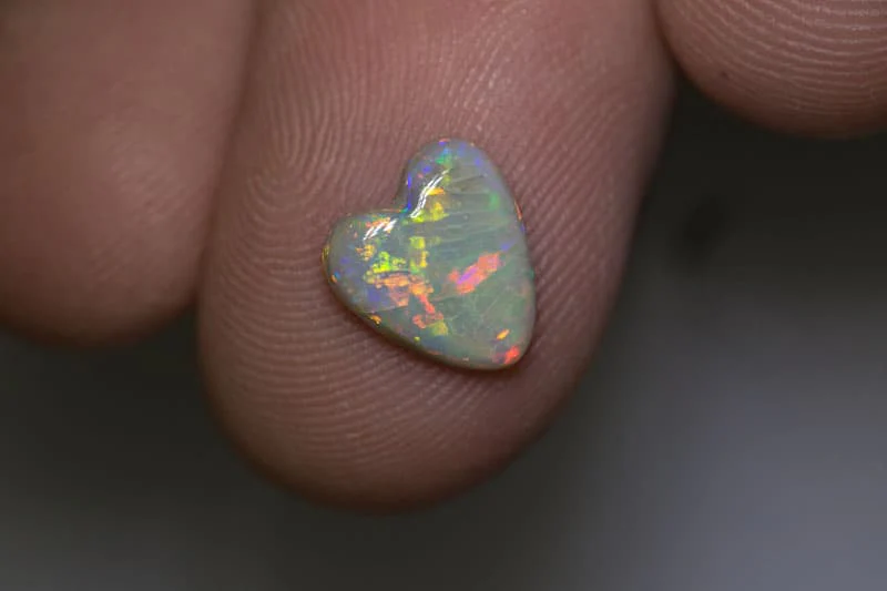1.38 ct white opal heart 9.5x9x2.5mm - Image 2