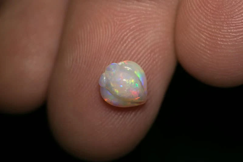 1.43 ct opal flower bud carving 8x7.5x5.5mm - Image 3