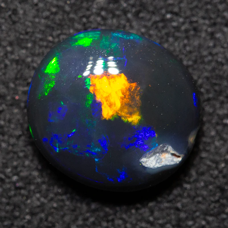 1.46 ct double-sided black opal 8.1x7.3x3.7mm - Image 2
