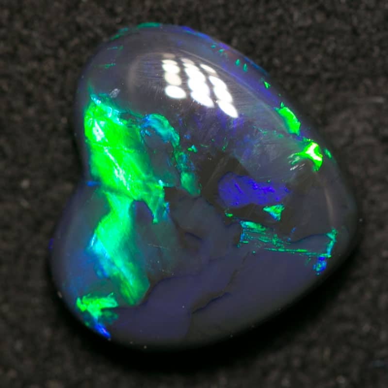 1.47 ct black opal heart 9x8x3mm - Image 2