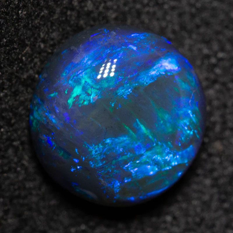 1.57 ct black opal 7.8x7.7x4mm - Image 2