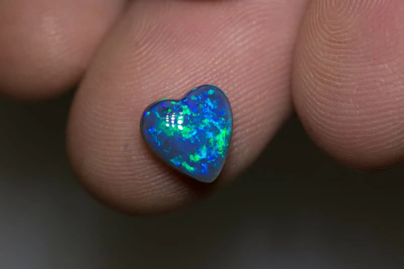 1.61 ct black opal heart 8.5x8x4mm - Image 2