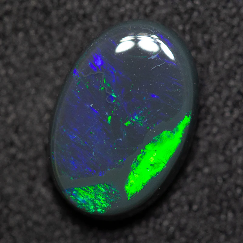 1.63 ct black opal 10.2x7x3.4mm - Image 2