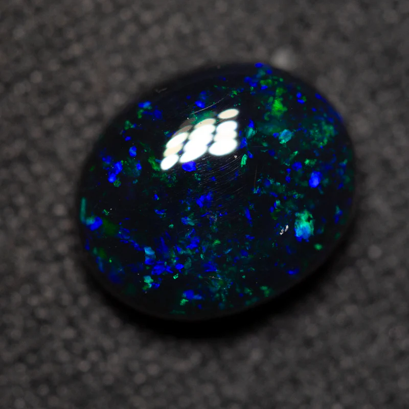 1.64 ct black opal 8.8x7.3x4.1mm - Image 2