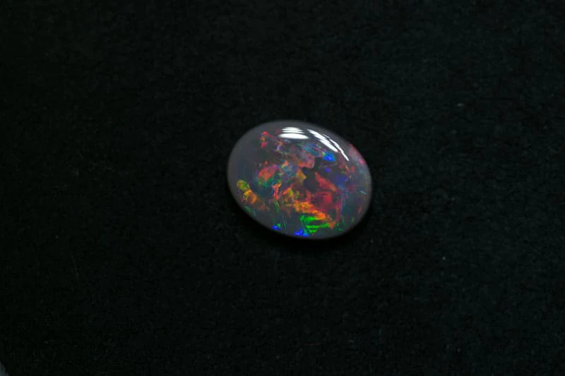1.72 ct black opal 9.5x7x3mm - Image 4