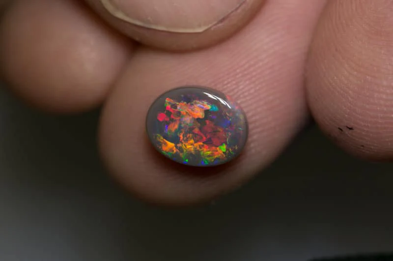 1.72 ct black opal 9.5x7x3mm - Image 6