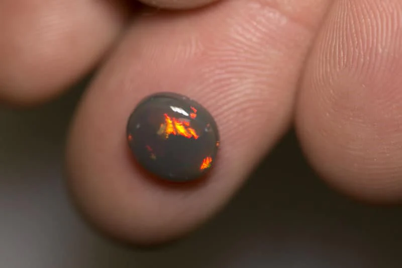 1.74 ct black opal 9x8x4mm - Image 2