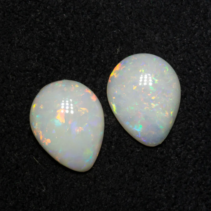 1.85 ct white opal pair 8.9x6.9x2.6mm - Image 2