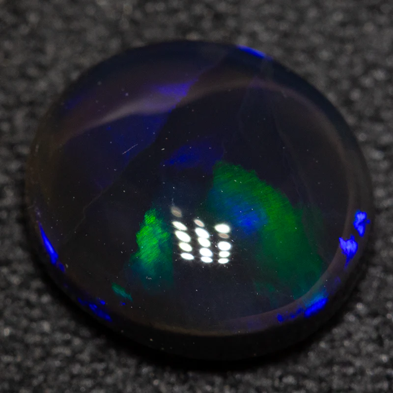 1.87 ct black opal 9x7.9x4.1mm - Image 2