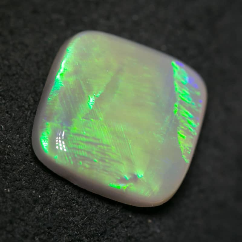 1.89 ct dark opal cushion cut 9x9x2.5mm - Image 2