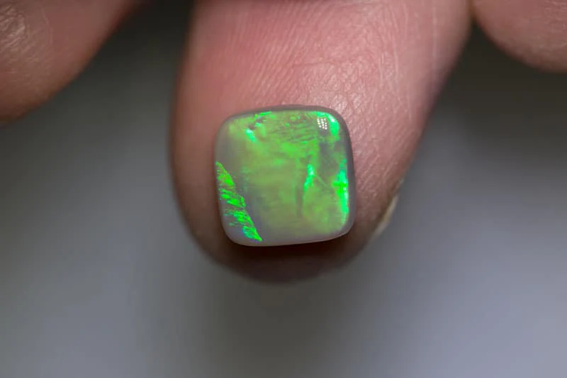 1.89 ct dark opal cushion cut 9x9x2.5mm - Image 3