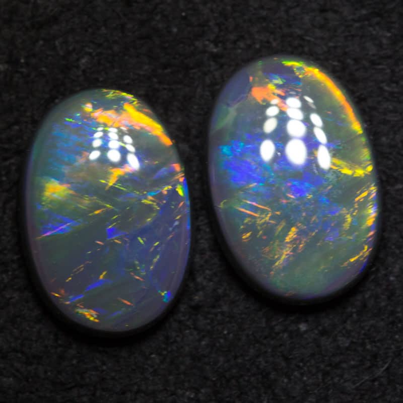 1.95 ct black opal pair 8.6x6.1x2.5mm - Image 2