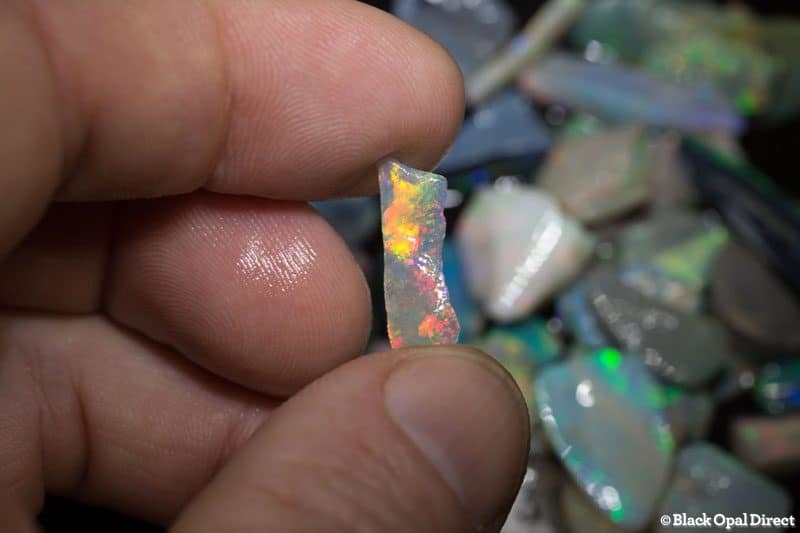 129 ct rough and rubbed opal parcel for intermediate opal cutters - Image 3