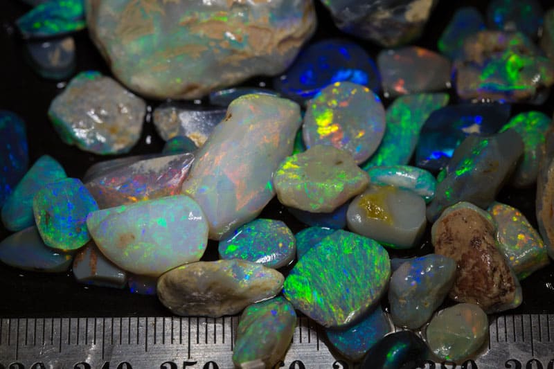 195 ct rough opal parcel and rubs - Image 2