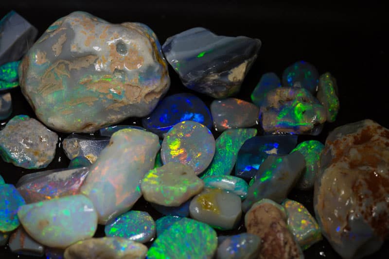 195 ct rough opal parcel and rubs - Image 3